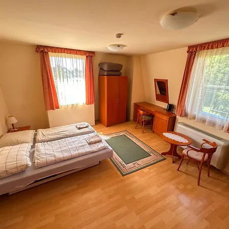 Karadi Apartmanhaz Apartment *
