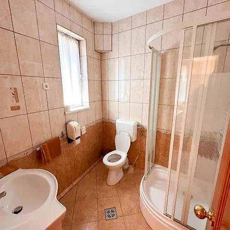 Karadi Apartmanhaz *