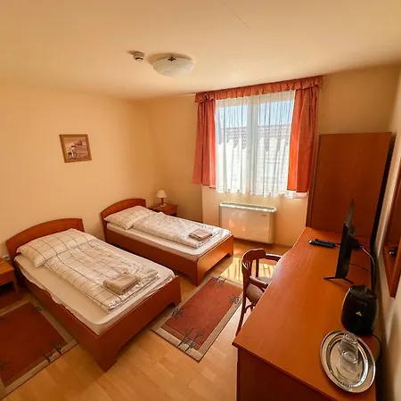 Karadi Apartmanhaz *