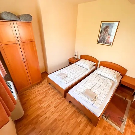 Karadi Apartmanhaz Apartment