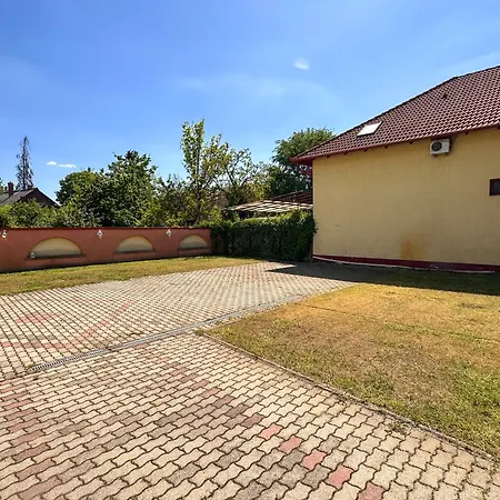 Karadi Apartmanhaz Apartment *