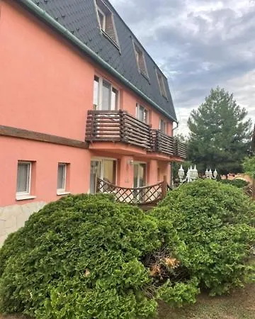 Karadi Apartmanhaz 公寓