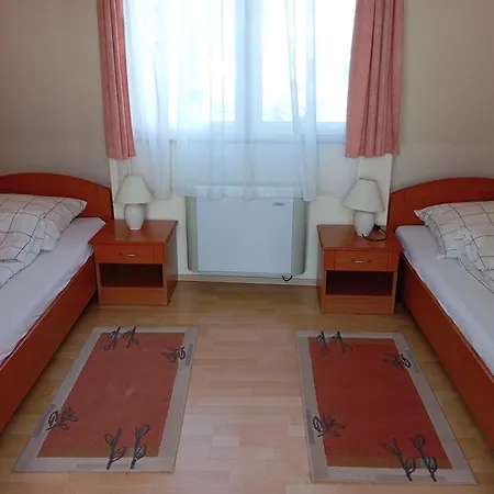 公寓 Karadi Apartmanhaz *